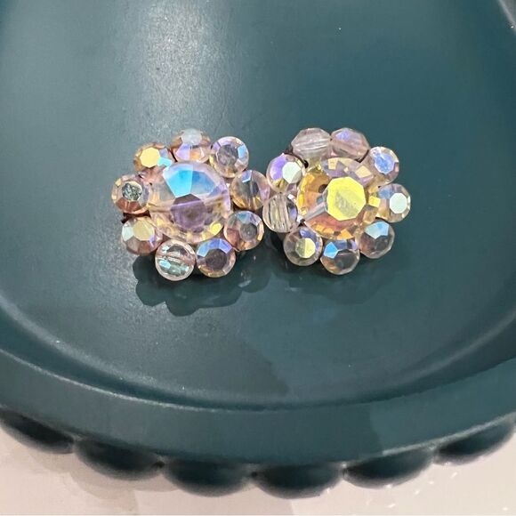 Iridescent Vintage MCM Aurora Borealis Crystal Beaded Cluster Clip On Earrings - Picture 1 of 4